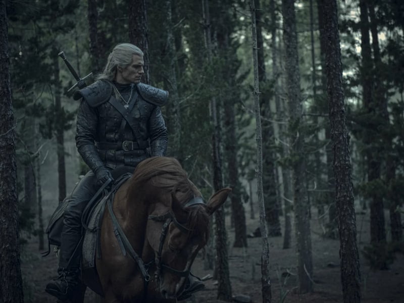 Geralt accompanies Jaskier to a royal ball, though he has doubt in his gut, while Ciri takes a wonder into an unknown forest.