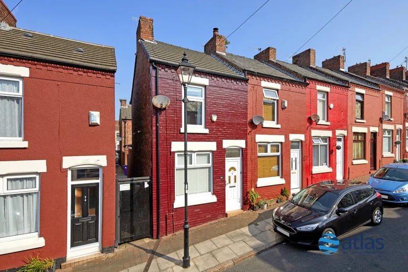 This cute two-bed terraced house next to the River Mersey and close to Sefton Park has gone on the market in Liverpool for just £140k. Let’s take a look inside