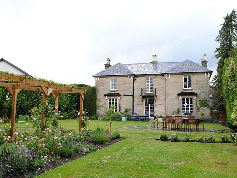 The central Scotland winner was the Old Manse in Auchterarder. Dating from the mid-19th Century, it’s a beautiful, sandstone period property which is home to Kelly, Michel and their three children. Upon viewing it for the first time, Kelly instantly fell in love with the house but Michel was looking for something more modern which didn’t require renovating.