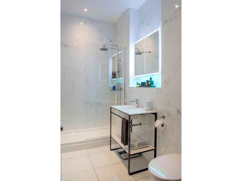 Everything in Kirklee Mansion is immaculate - including the shower room.