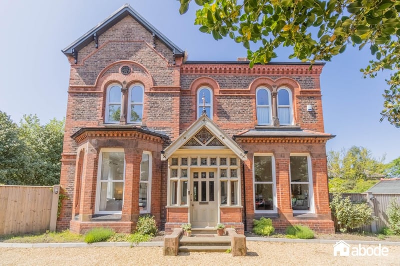 This stunning six bedroom Victorian family home has gone on the market in Liverpool for £1.25m. Let’s take a look inside the beautiful historic property.