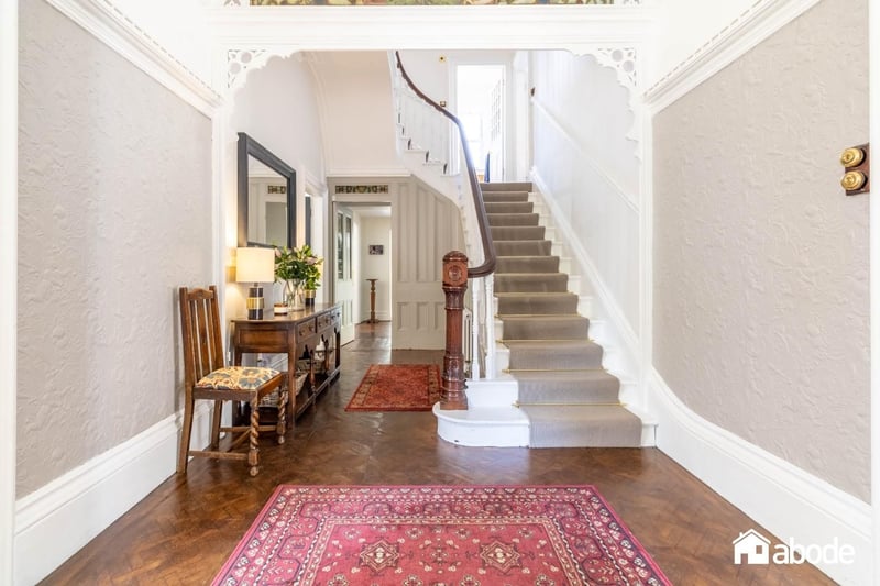 The property itself briefly comprises a stunning entrance vestibule and hallway...