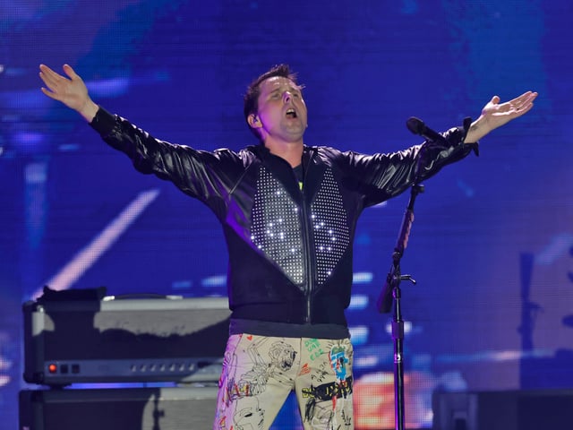 Muse’s epic live performances are nothing short of breath-taking, with jaw-dropping visuals and a bombastic sound. While their scale might suit arenas, their addition to Victorious would make history.