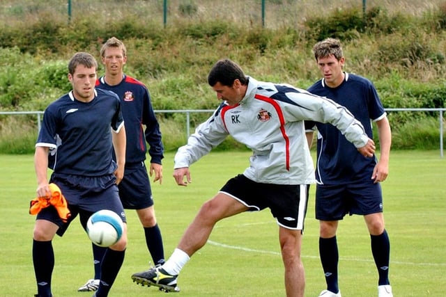 Manager Roy Keane shows his players how it's done during pre-season training in 2007.