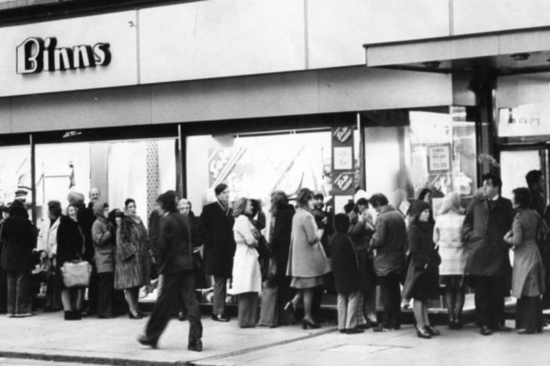 Gale force winds did not deter shoppers from queuing as post-Christmas sales got under way at Binns. Photo: Shields Gazette