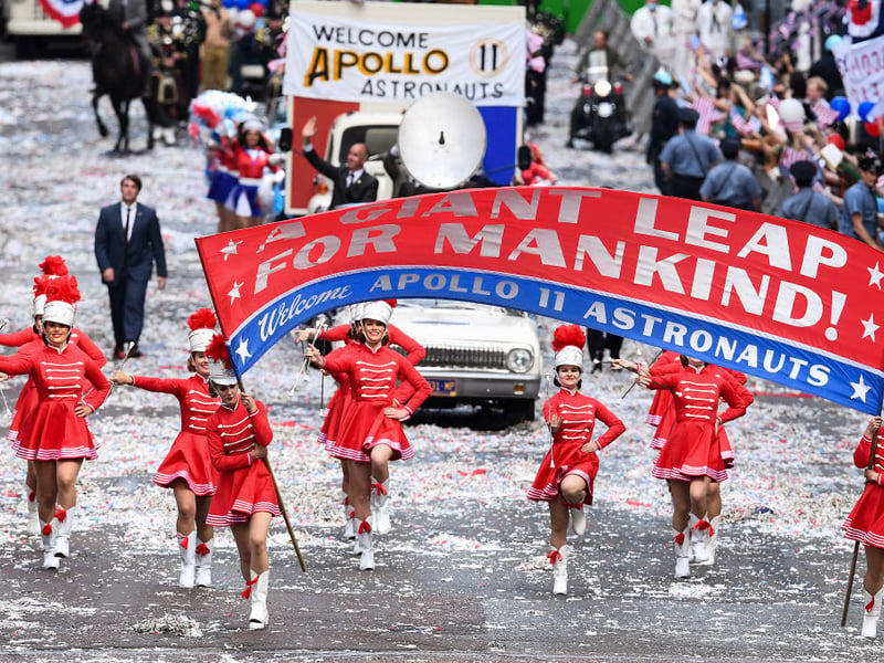 The scene included huge amounts confetti to recreate a traditional New York ticker tape parade.
