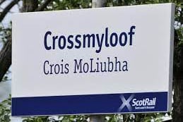 A very distinctive train station and area it is situated between Pollokshields, Shawlands and Strathbungo. The pronunciation of the south side area is cross-ma-loof. 