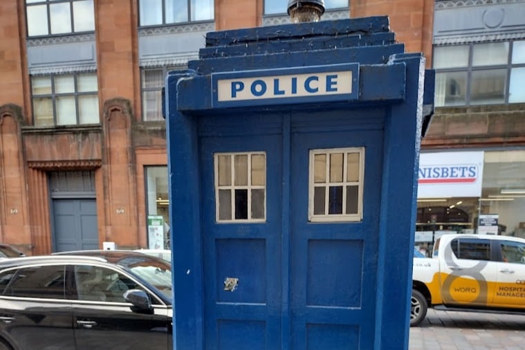 Over in the Merchant City we have this charming Police Box, it was previously used to sell falafel, but since 2018 has lay dormant.