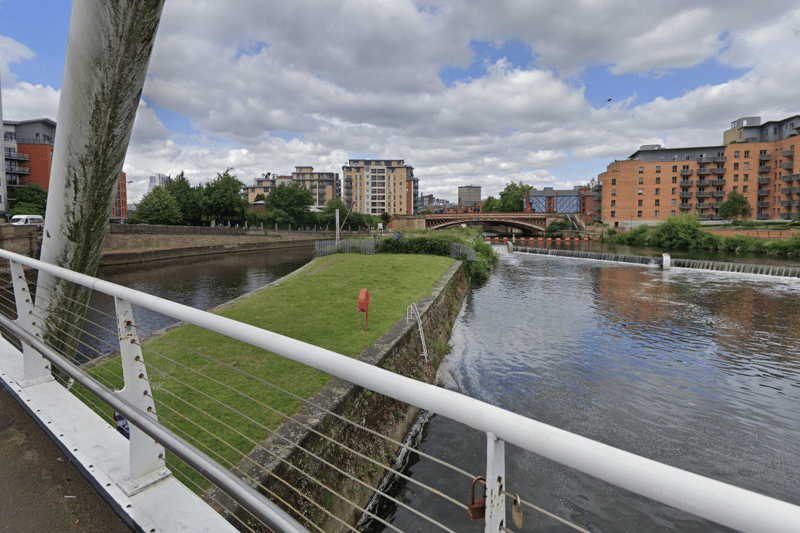 Located in the River Aire just by Royal Armouries on Leeds Docks and accessible via a slues gate, Fearns Island offers a small plot on the river for a picnic. 