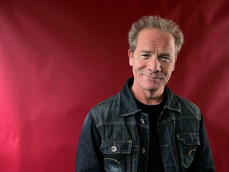 Before actor and director Peter Mullan found success in film, he appeared onstage in The Celtic Story in 1988, The famous fan was said to wear his Hoops top underneath his suit at film premieres. 