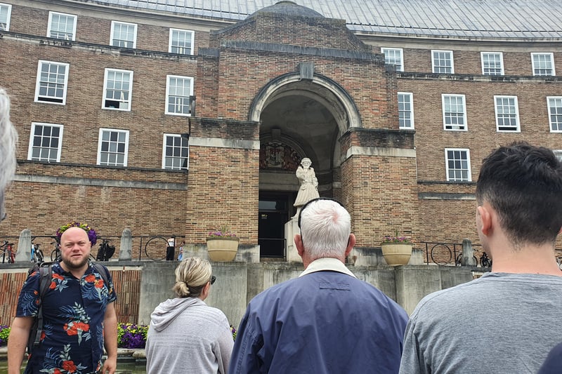 The statue of a man in front of the city council building is not modelled after any real person. The statue is meant to be a representation of the merchant spirit that played an important role in Bristol’s history.