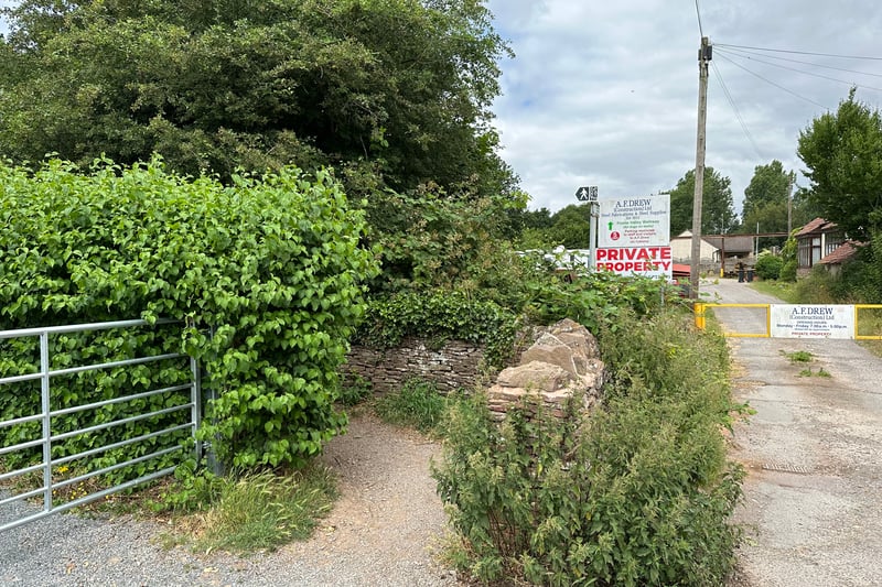 Get to the end of Mill Lane, from the pub, and you’ll reach the steel foundry Drew’s Yard, next to the allotments. Follow the path to the left around the yard.