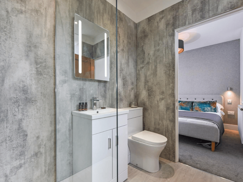 One bedroom is also has an en-suite shower room