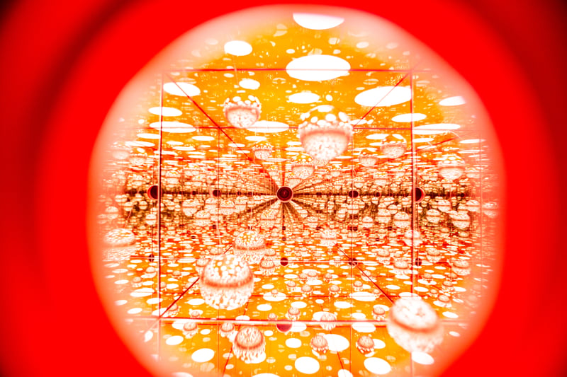 In Yayoi Kusama: You, Me and the Balloons you will experience the vastness of her playful and kaleidoscopic universe.