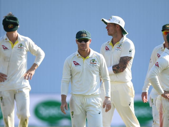 David Warner (2nd l) and his Australia team mates leave the field dejectedly after day four of the 3rd Ashes Test Match between England and Australia at Headingley on August 25, 2019 in Leeds, England. (Photo by Stu Forster/Getty Images)