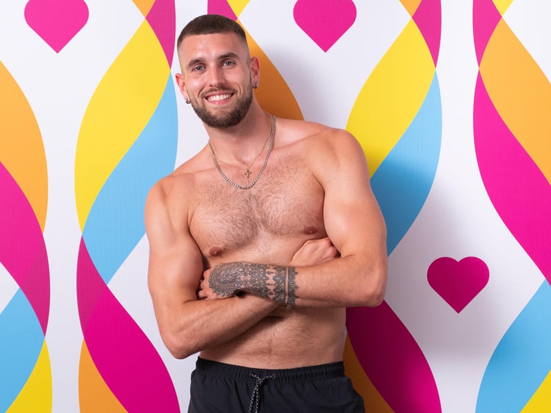 He has had a thing for Molly from the beginning but it has hit numerous problems and is currently on the rocks after Zach kissed Kady in a challenge a little too passionately.