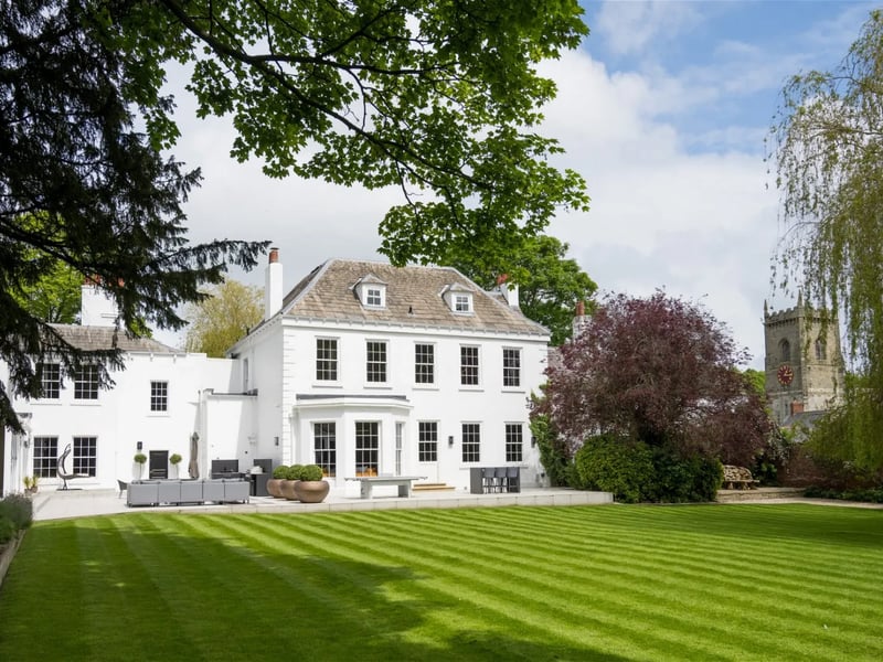 This 7 bedroom town house in Barwick in Elmet comes with a hefty price tag of over 4 million, but with it's large gardens and stunning design we might get just why.
Dating ack to circa 1690, this Leeds home spans over 656 square metres and features entertaining rooms, games room, a private bar with pool table, a luxury spa and a wine vault.