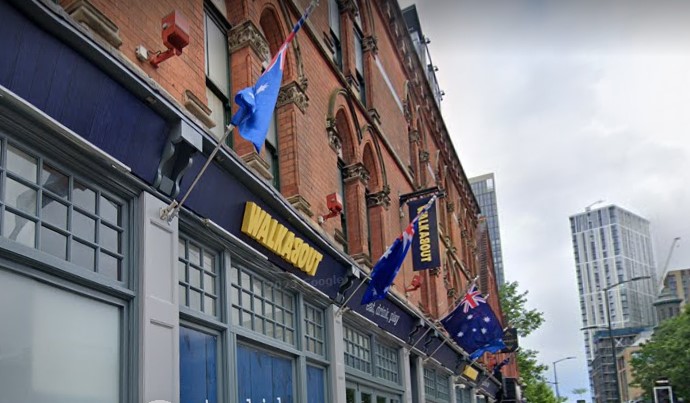 This Australian themed sports bar turns into a club with a live DJ in the evenings, with drink deals and karaoke throughout the weekend. The bottomless drinks and 25 chicken wings deal is a speciality, and absolute must have for an outrageously cheap price!
