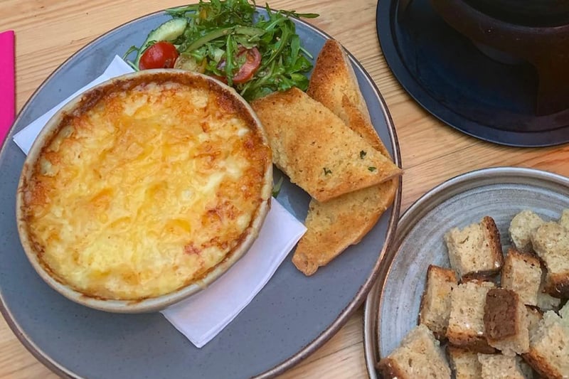 Brel is one of Ashton Lane’s best spots to enjoy a drink which can be accompanied with a scrumptious helping of their raclette and parmesan macaroni which is served with garlic ciabatta. 
