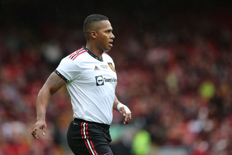 Manchester United legend Antonio Valencia retired from football in 2021. Since then, the 37-year-old founded AV25 Club Deportivo in Ecuador and has been seen bulking out in the gym.