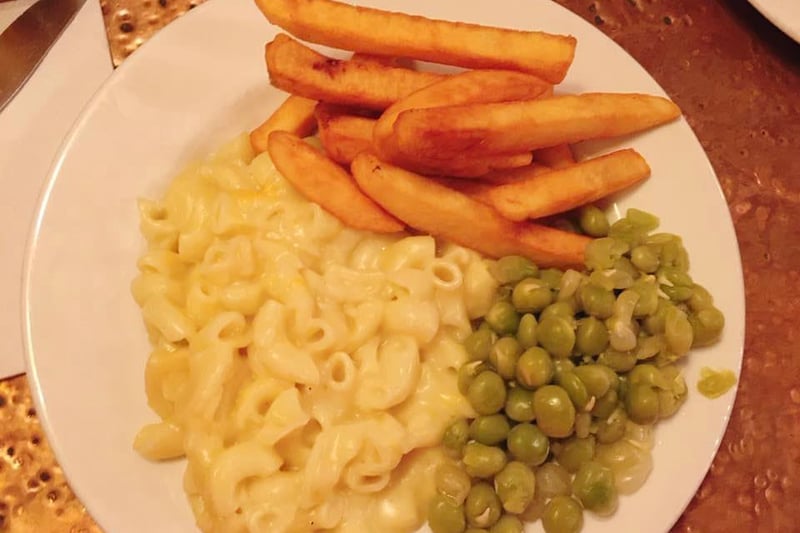 One of Glasgow’s most reasonably priced portions of macaroni and cheese can be found at The Star Bar who are known for their famous 3-course lunch which is now priced at £4 with this being one of the main course options. 