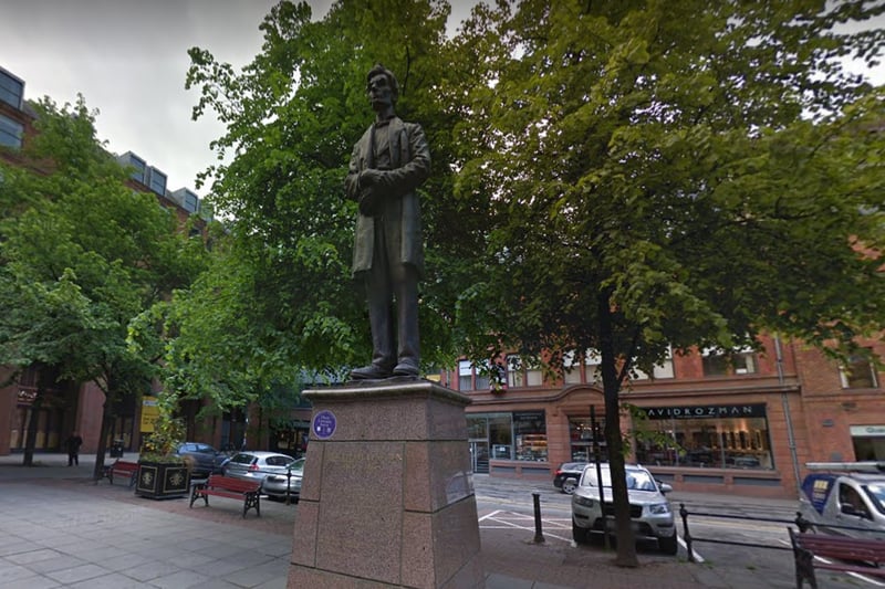 Manchester has a historic connection to President Abraham Lincoln, which is why there is a statue and square dedicated to him just a stone’s throw away from the Town Hall. It was a thank you present to the city for its financial support of Lincoln during the American Civil War. 
