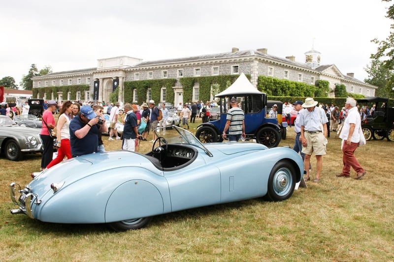 Classic cars never fail to amaze at  Goodwood