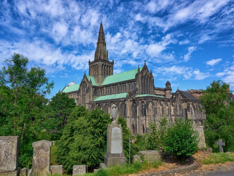 This is a Victorian cemetery that has well over 3,5000 gravestones; some being incredibly ornate and stunning to behold. Here, you can find the graves of some famous historical figures such as John Knox. That aside, it is also a worthwhile place to visit as it serves as a picturesque park area with unmatched views of Glasgow.