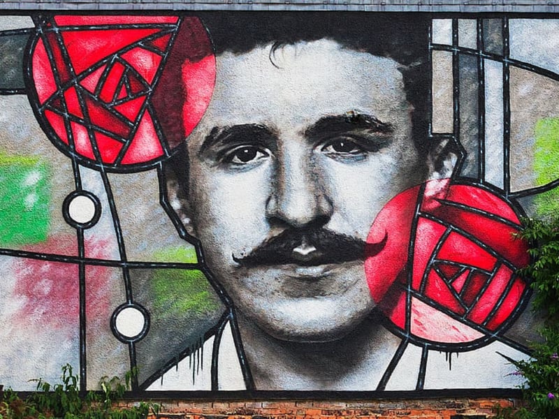 Charles Rennie Mackintosh was a Scottish architect who today is credited as “a leader of the Glasgow style”. He designed many buildings around Glasgow (some have been mentioned in this list) and these are worth visiting if you love architecture. To get started, why not meet the man face to face at his beautiful mural that overlooks the Clutha bar?