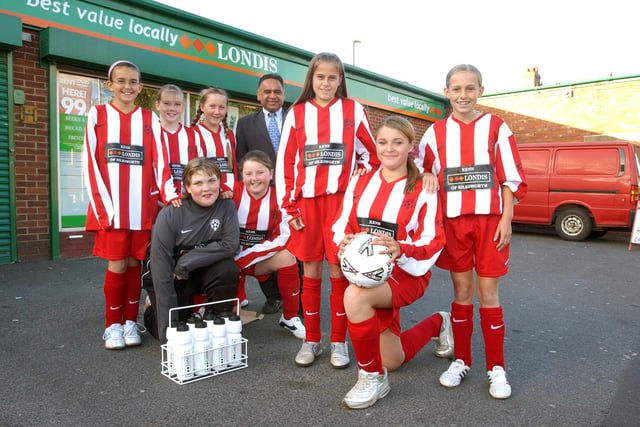 The Farringdon Detached girls under-14 team with their newly-sponsored strips in 2005.
