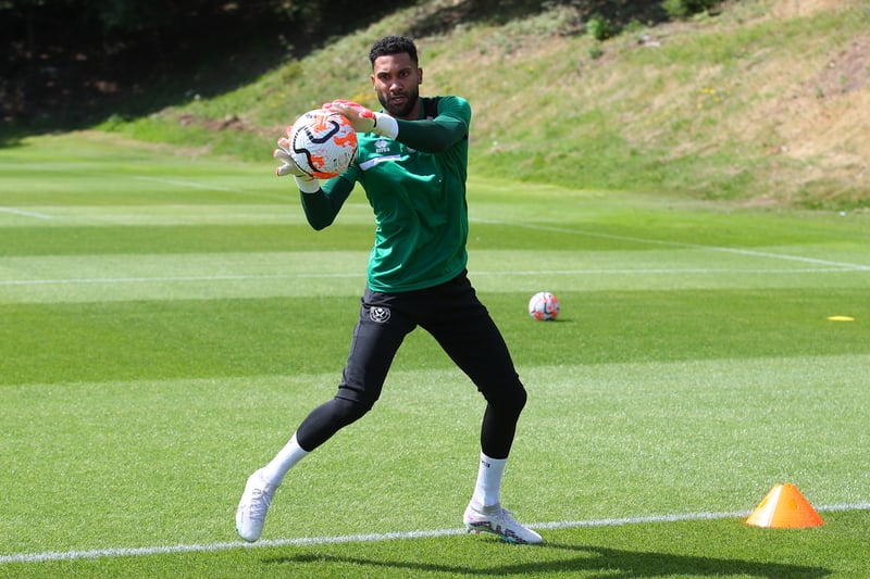 Sporting his bright white new ‘keeper kit and barely had to get it dirty in his first 45 minutes of the season, making one regulation save down to his left and having a few bits of routine distribution to take care of during his time on the pitch
