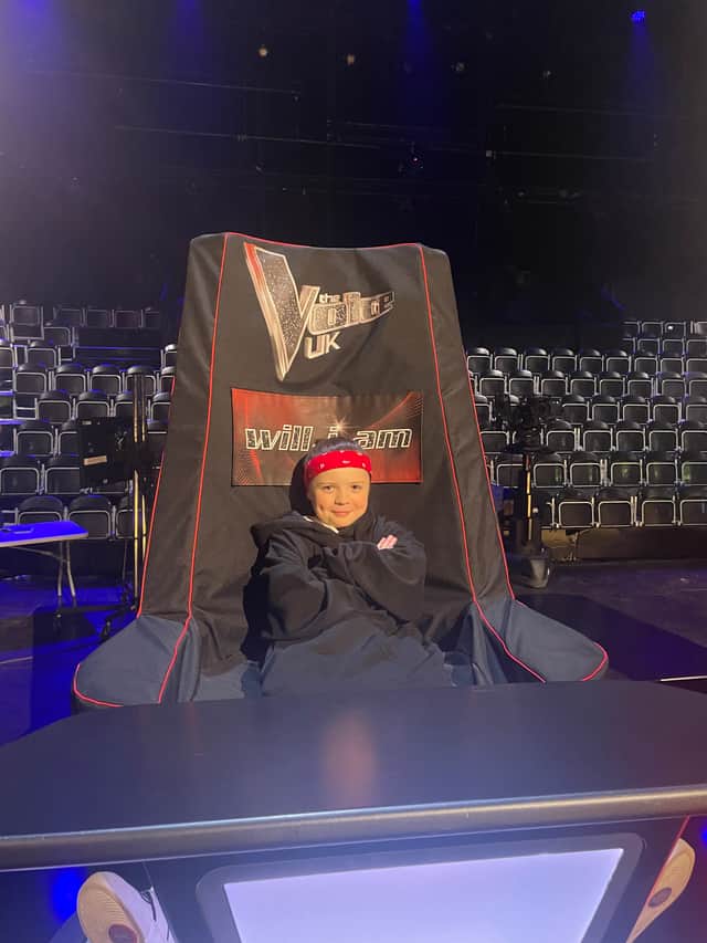 Theo sat in the chair of judge and American rapped will.i.am. Theo was part of Team Will in the seventh series of The Voice Kids.