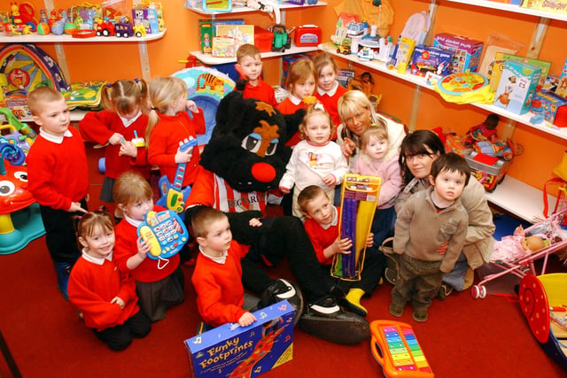 SAFC mascot Samson helped to launch a toy library and neighbourhood nursery at the Ford Sure Start Centre.