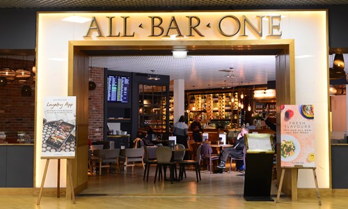 All Bar One, located within the south lounge gates 1-20, has a 4.5 rating from 141 reviews. One customer wrote: “Really friendly staff, breakfast was great and drinks were served quickly.”