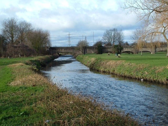 The area around the river is marked in light yellow to light blue making it around 1.58 to 2.37 degrees cooler than the city centre. (Photo - Simon Dean / River Cole, Coleshill / CC BY-SA 2.0)