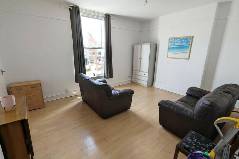 This one bedroom flat is set back from the road behind a tarmacadam driveway extending to a hardwood communal door leading into a communal hallway. The property has a spacious bedroom and living room area . On the market for £79,950