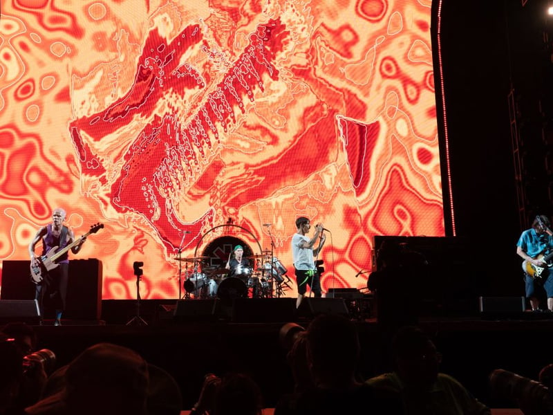 A single from 2006 album Stadium Arcadium, Tell Me Baby was thrown into the setlist as the Chilis upped the ante.