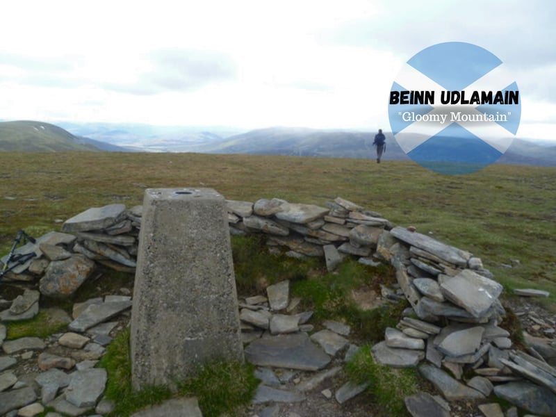 This is the southern pair of Munros located on the Drumochter Pass. To bag them, get started at the layby on the A9. Then, enjoy Beinn Udlamain which is 1010 metres and/or Sgàirneach Mhòr which is 991 metres high.