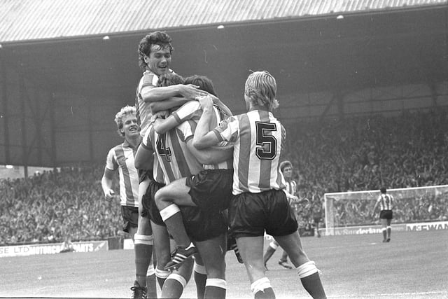 Sunderland started the 1980-81 season with a 3-1 win over Everton.
John Hawley and Stan Cummins got their names on the scoresheet.