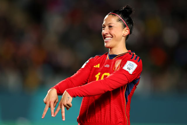 Jennifer Hermoso broke a Spanish goalscoring record with her brace vs Zambia and really shone for the Spanish team throughout the tournament. She dropped into midfield in the final, so she can rotate positions with Lauren Hemp in our 433 formation.