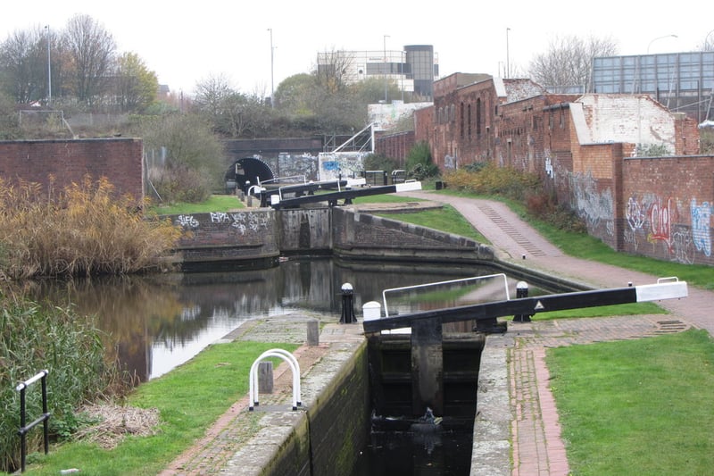 When exiting the Ashted tunnel from the northern end, you are immediately faced with the lock-gates of the first of the Ashted Lock Flight (Lock1) - their are six locks making up the Lock Flight. (Photo - Copyright Gareth James/CC BY-SA 2.0)