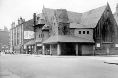 This one has been gone for a long time. Paragon opened 1912 in an old church and had seating for 1,300. Sold to Singletons, 1912. Rebuilt, 1927. Sold to Odeon, 1936. Closed, demolished 1958.