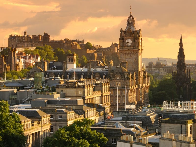 In the City of Edinburgh the average property price was £265,000.