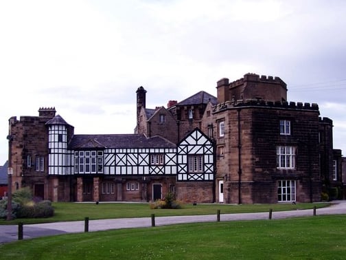 Leasowe Castle was originally built in 1593 by Ferdinand, 5th Earl of Derby, second heir to the English throne. It is a unique Grade II listed building and hotel, now a popular choice for weddings.