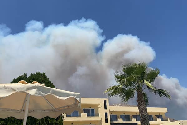 Smoke spreading at Olive Garden Hotel, before the evacuations