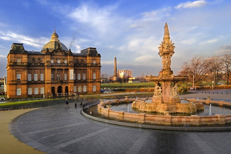 The Doulton Fountain was manufactured in 1888 and
is the largest three-storey structure terracotta fountain
in the world. The fountain was first displayed at the Glasgow
International Exhibition of Industry and Science (The
Great Exhibition) of 1888 which took place in Kelvingrove Park. 