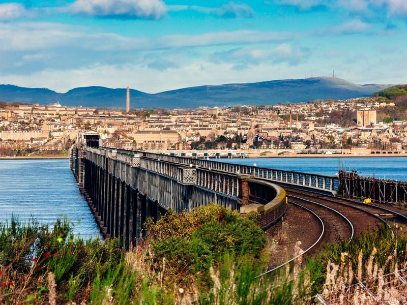 In the City of Dundee the average property price was £135,000.