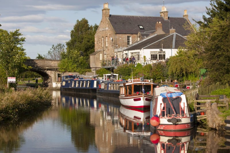It is a bit out of the way in Ratho on the charming banks of the Union Canal, but the Bridge Inn is well worth a visit all the same. The popular inn has free private parking, a terrace and a shared lounge making for a cosy atmosphere.