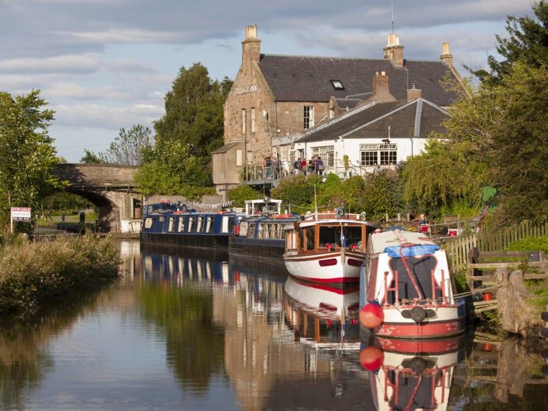 It is a bit out of the way in Ratho on the charming banks of the Union Canal, but the Bridge Inn is well worth a visit all the same. The popular inn has free private parking, a terrace and a shared lounge making for a cosy atmosphere.