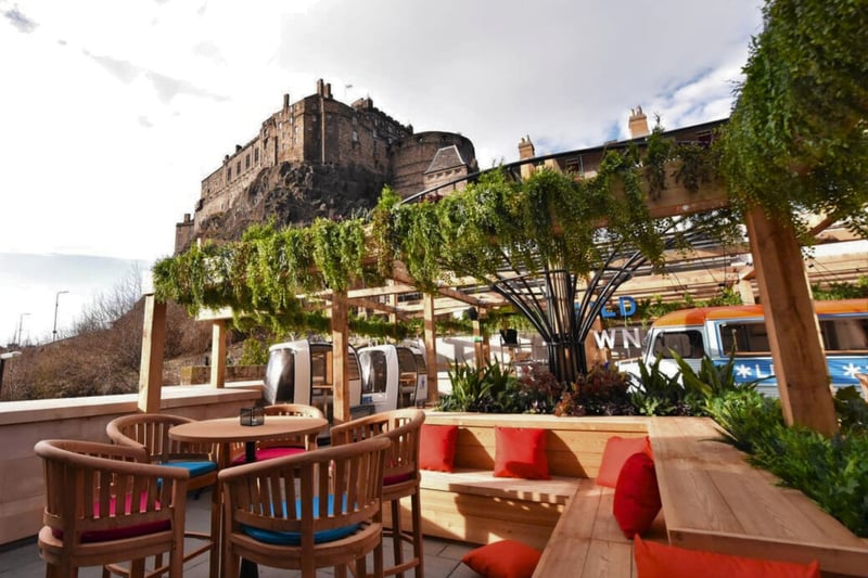Cold Town House is nestled in Edinburgh’s popular Grassmarket area. Here, along with a world-class craft beer, prosecco, or pizza, you can enjoy an incredible view of Edinburgh Castle in their beer garden.